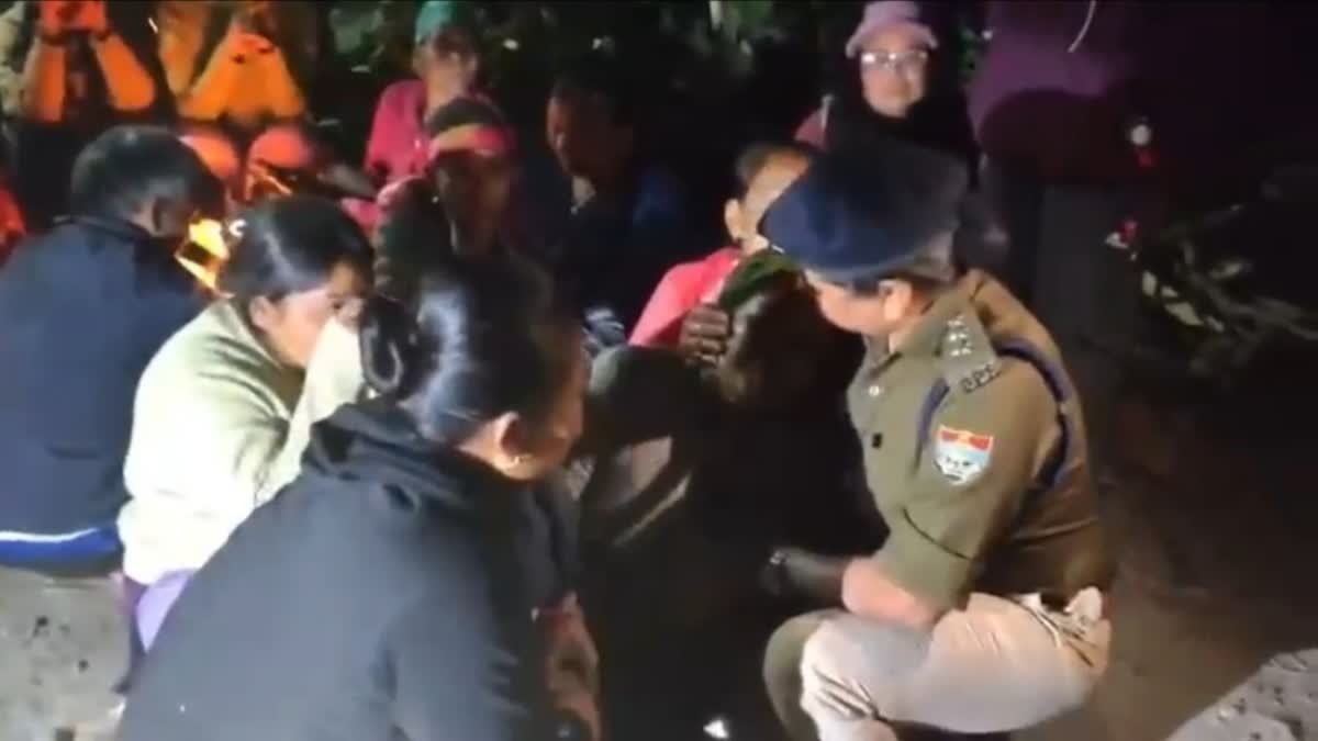 पहाड़ी से मलबा गिरने से दो मजदूरों की मौत