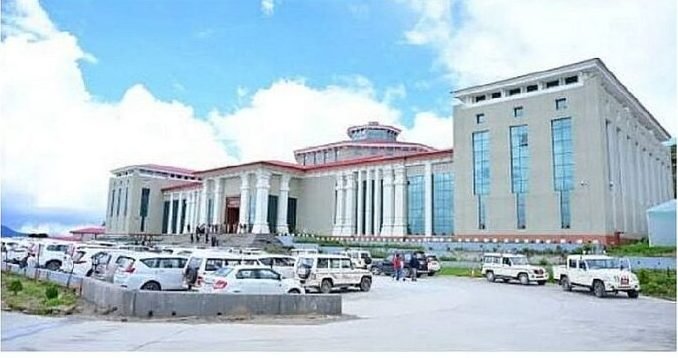 भ्रष्टाचार के आरोपों पर चर्चा की मांग को लेकर भिड़े सत्ता पक्ष और विपक्ष