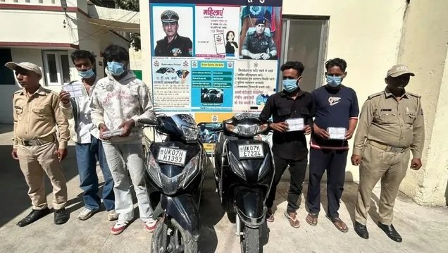 युवक से चेन और मोबाइल लूटने के चार आरोपी दबोचे