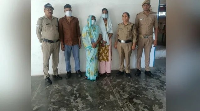 कार के नीचे मिली नवजात बच्ची  मां समेत तीन गिरफ्तार